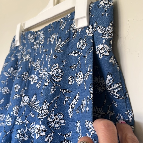 Loft pull on floral shorts. Sz. S. - Picture 4 of 9